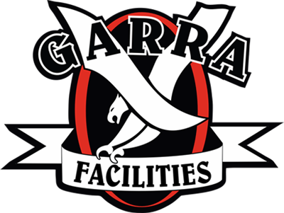 Logotipo da Garra Facilities em preto, branco e vermelho, com uma águia estilizada ao centro, a palavra Garra na parte superior e Facilities na faixa inferior. Representa a identidade da empresa com o lema: Soluções em facilities.